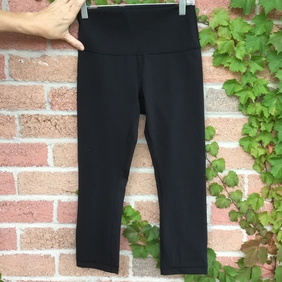 COPY - Lululemon Wunder Under Crop (Hi-Rise) *Full-On Luxtreme 21", Black, Size… - Picture 6 of 10